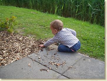 20050802-08 Vakantie-spelen in het tuintje 3